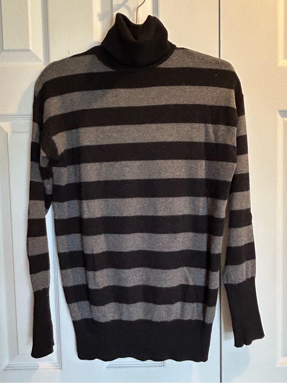 GAP cotton/cashmere blend Black and Gray Striped Turtleneck Sweater - size med - Picture 3 of 12